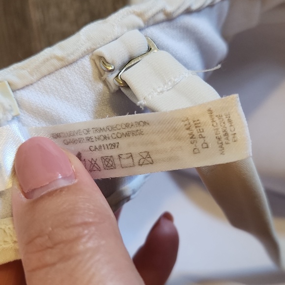 White bikini - Picture 5 of 6